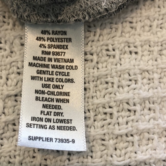 a.n.a. L Sweater Woman’s ribbed Sleeves, Back Detail Cozy and Soft Like New - Picture 7 of 7